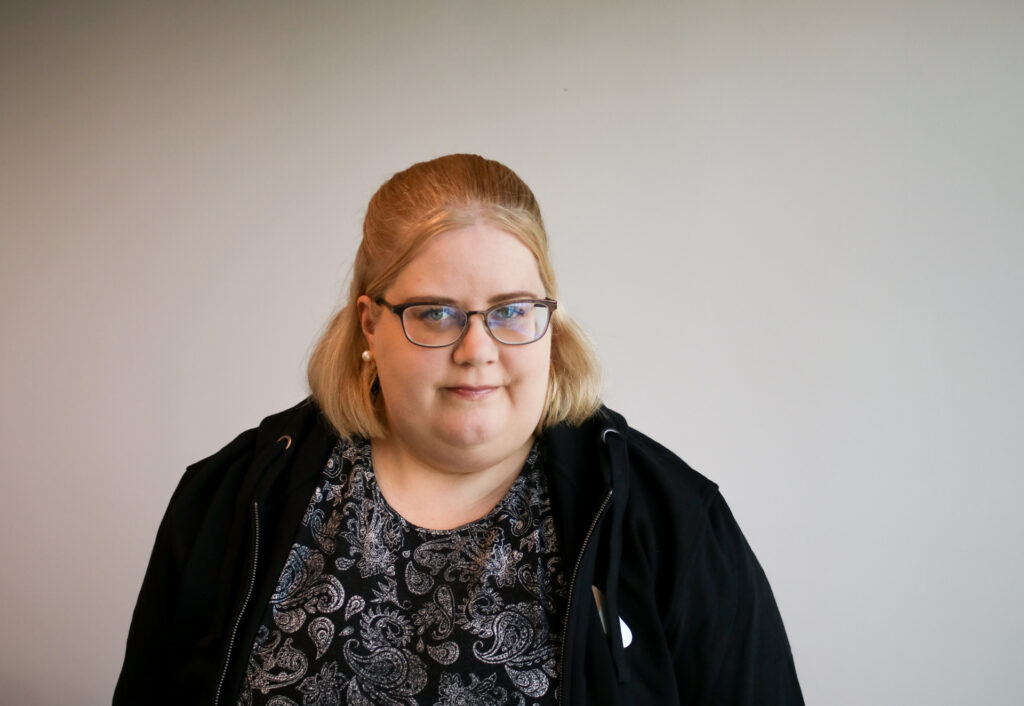 Kuvassa senior-järjestelmäasiantuntija Taru Heikkinen.