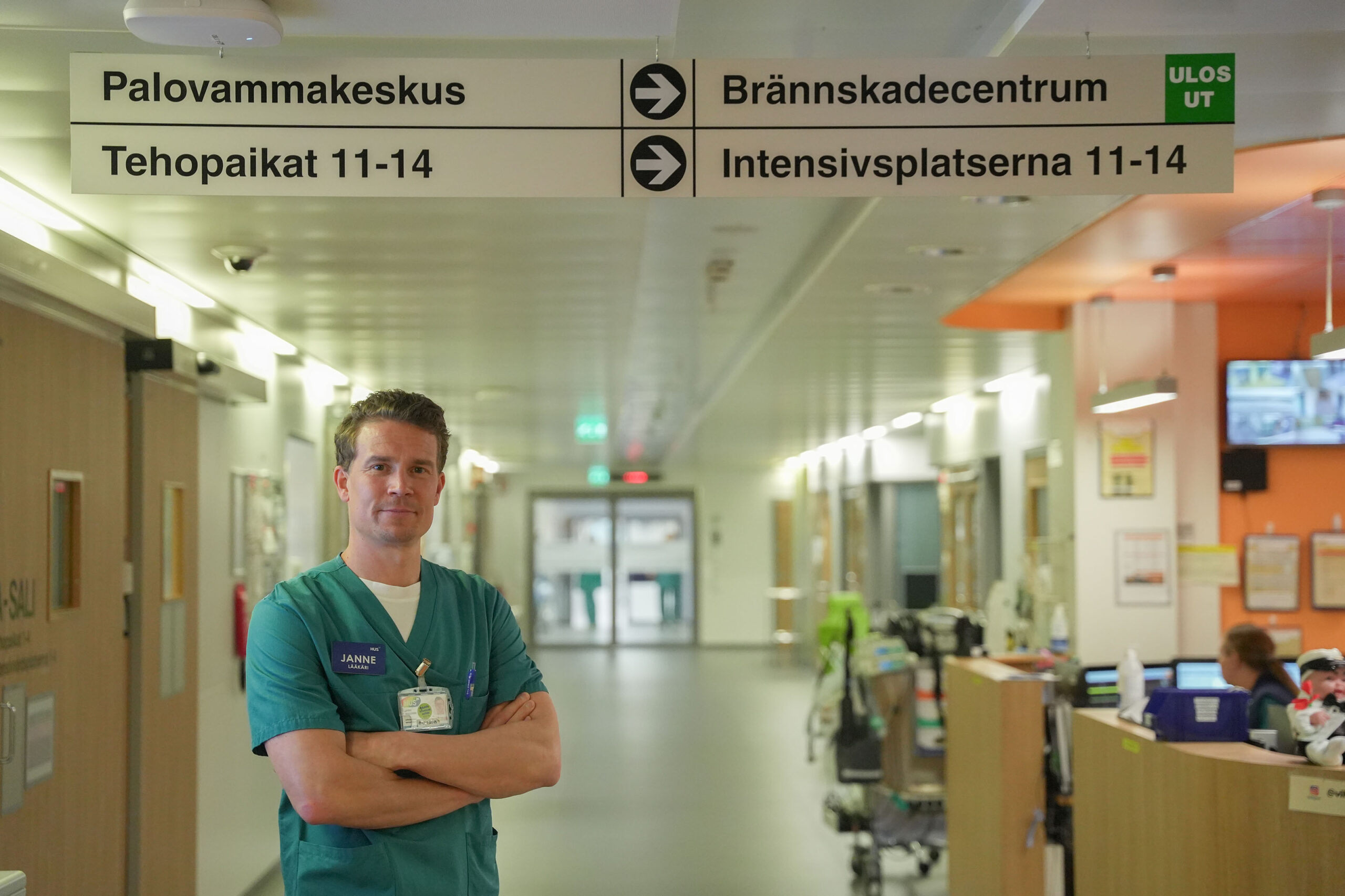 Janne Makkonen kuvattuna sairaalan käytävällä.